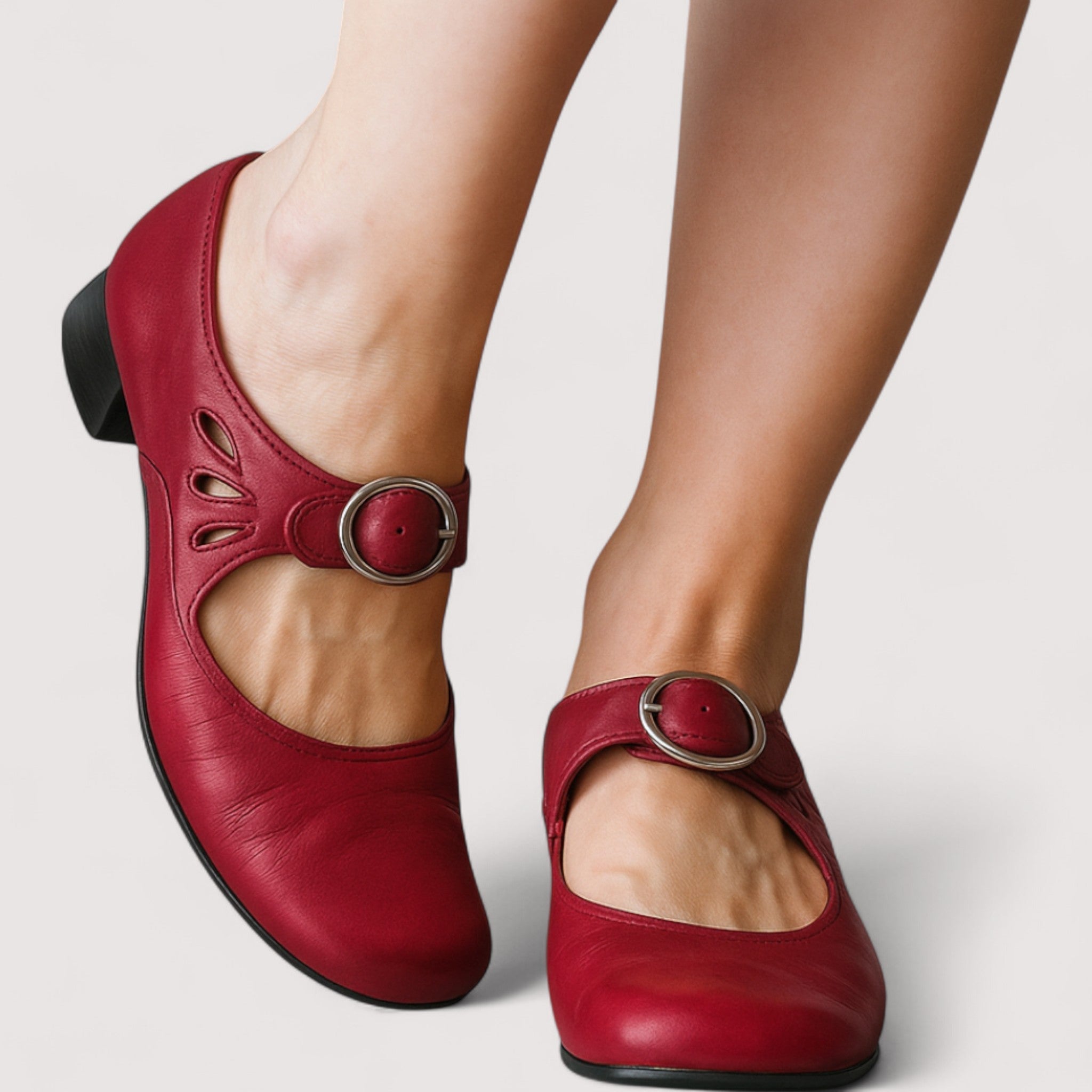 Clara | Elegant utringning i kunstskinn for et raffinert utseende