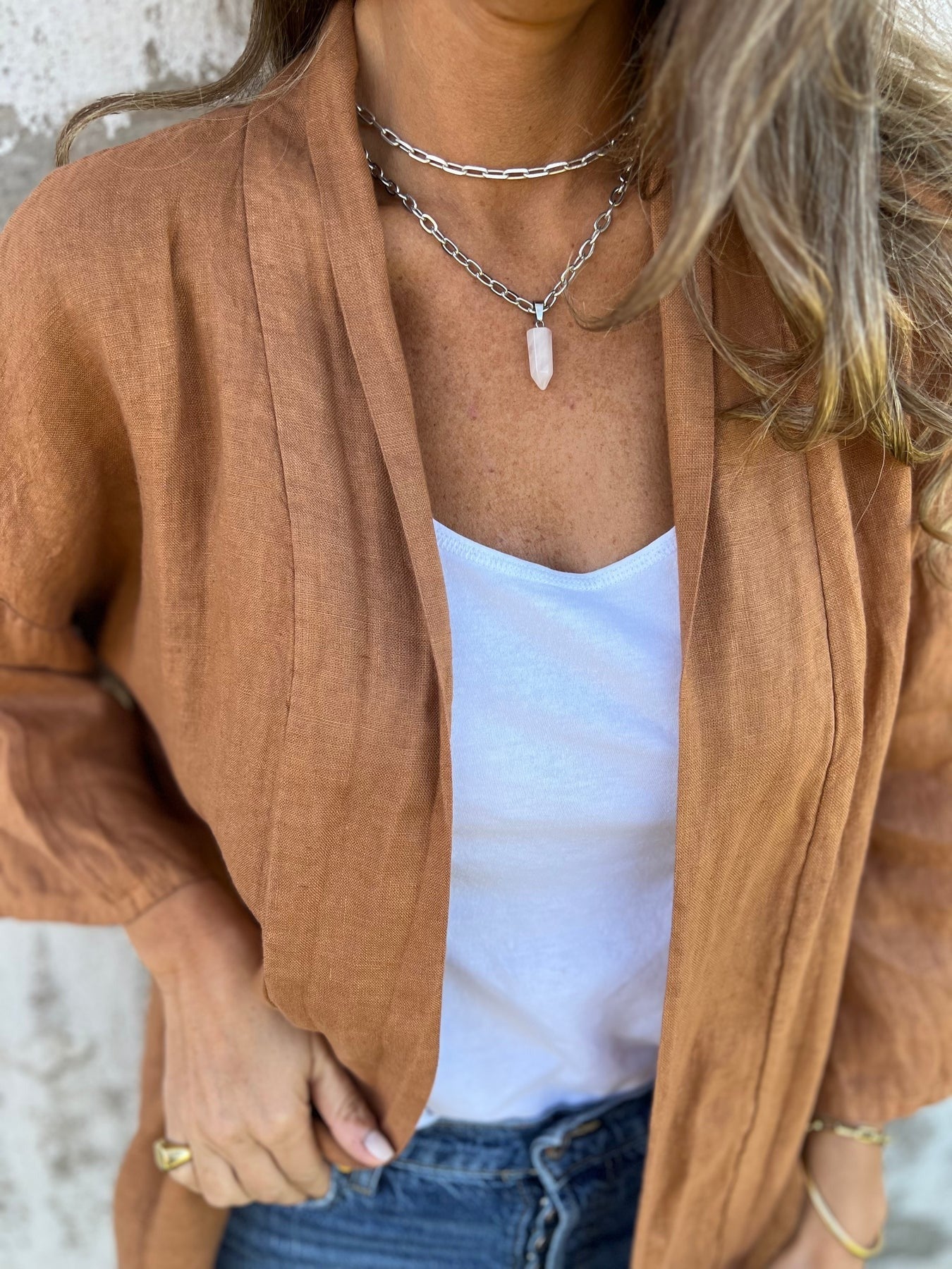 Mira Strikkegenser i lin med volanger