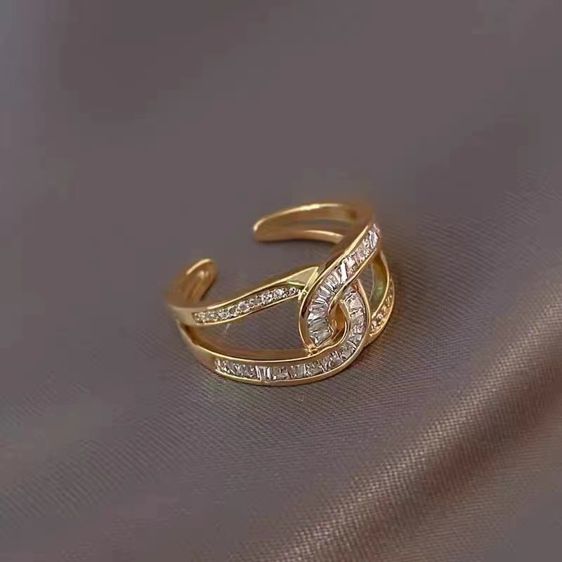 Tindra - Knottet Elegant Ring