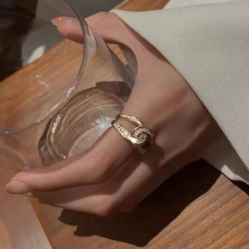 Tindra - Knottet Elegant Ring