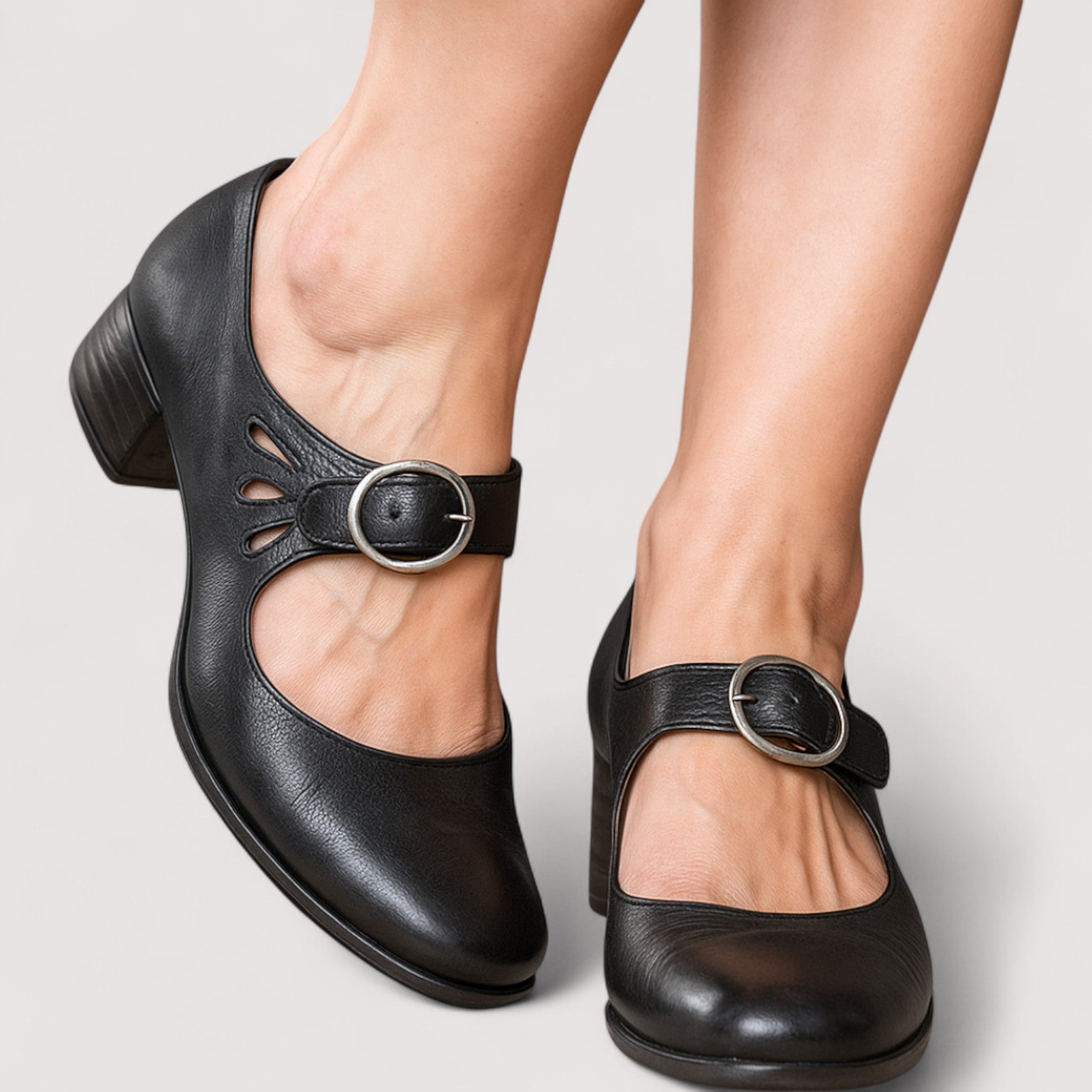 Clara | Elegant utringning i kunstskinn for et raffinert utseende