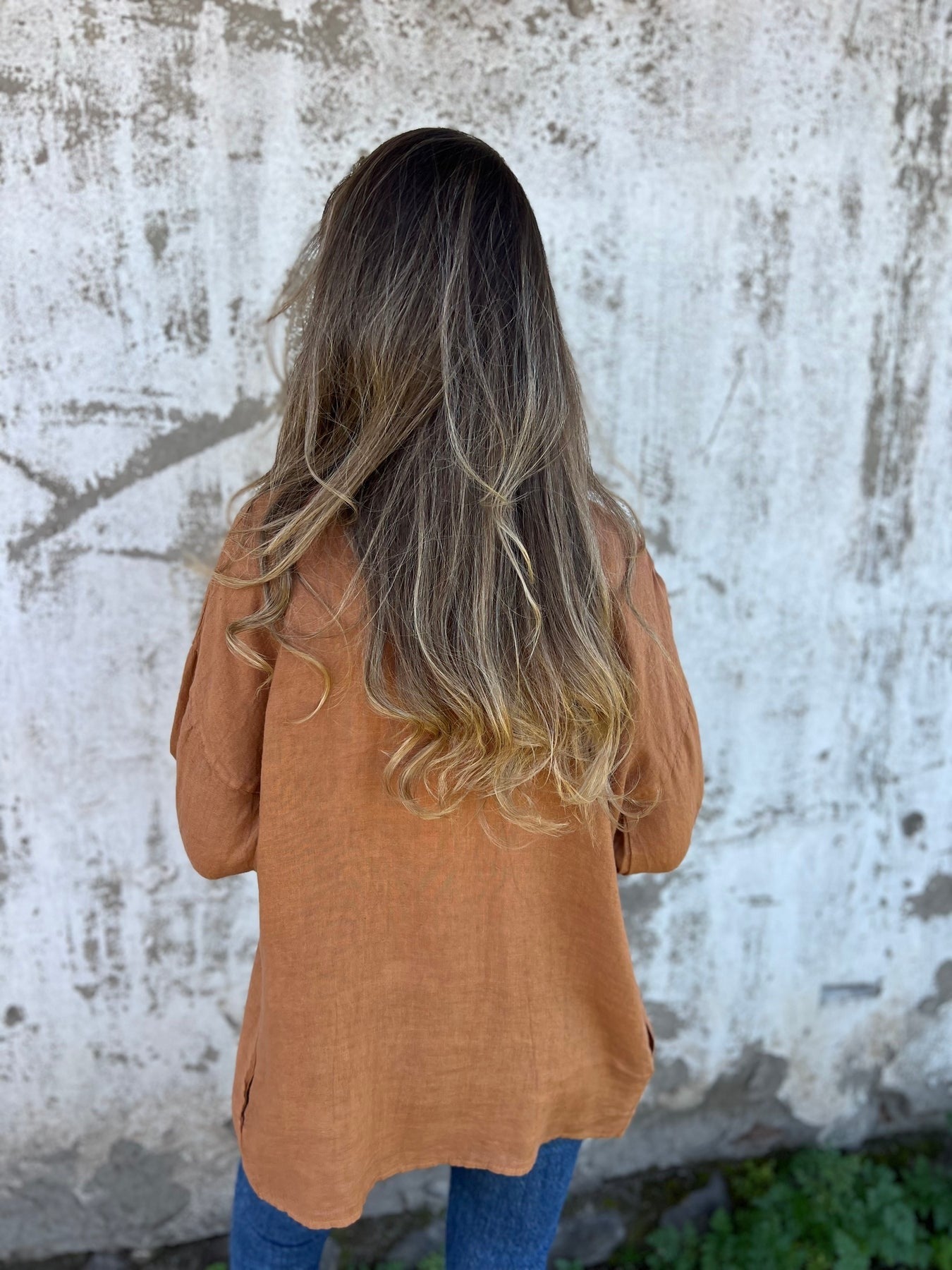 Mira Strikkegenser i lin med volanger