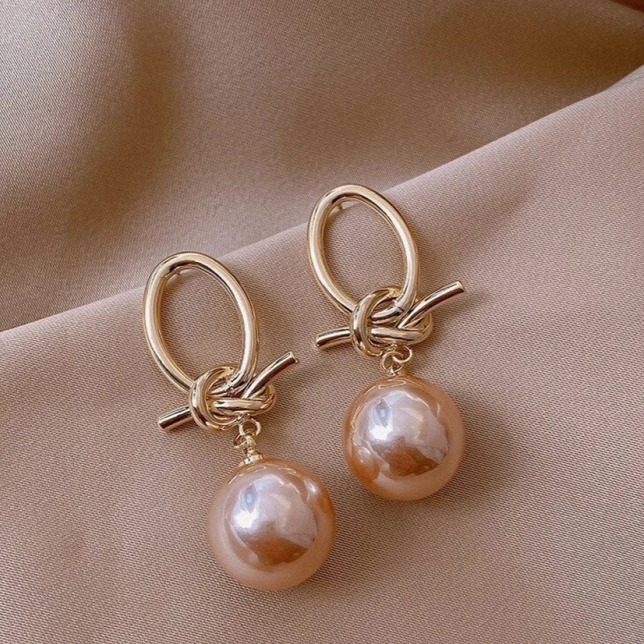 Kallie – Elegant Stenøreringer