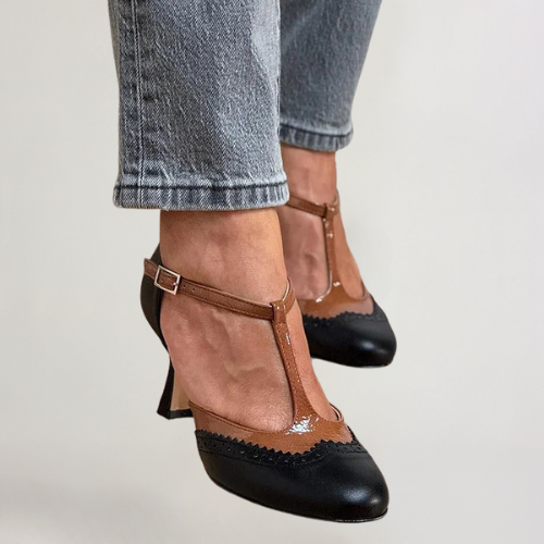 Gislaug | Tidløse T-rem pumps i retrostil