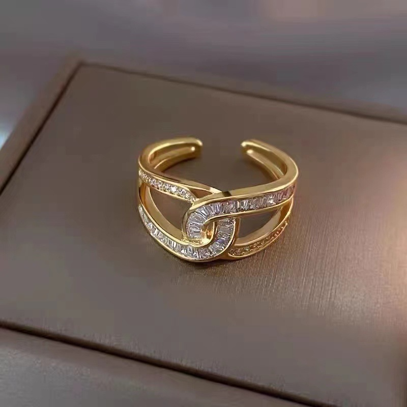 Tindra - Knottet Elegant Ring