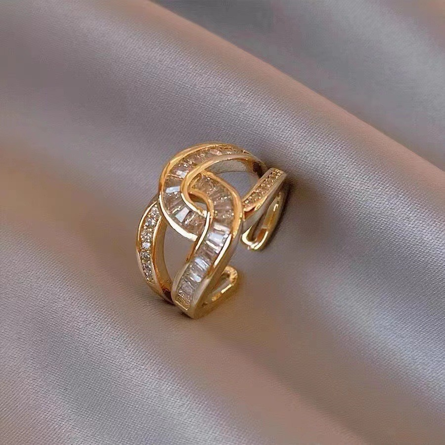 Tindra - Knottet Elegant Ring