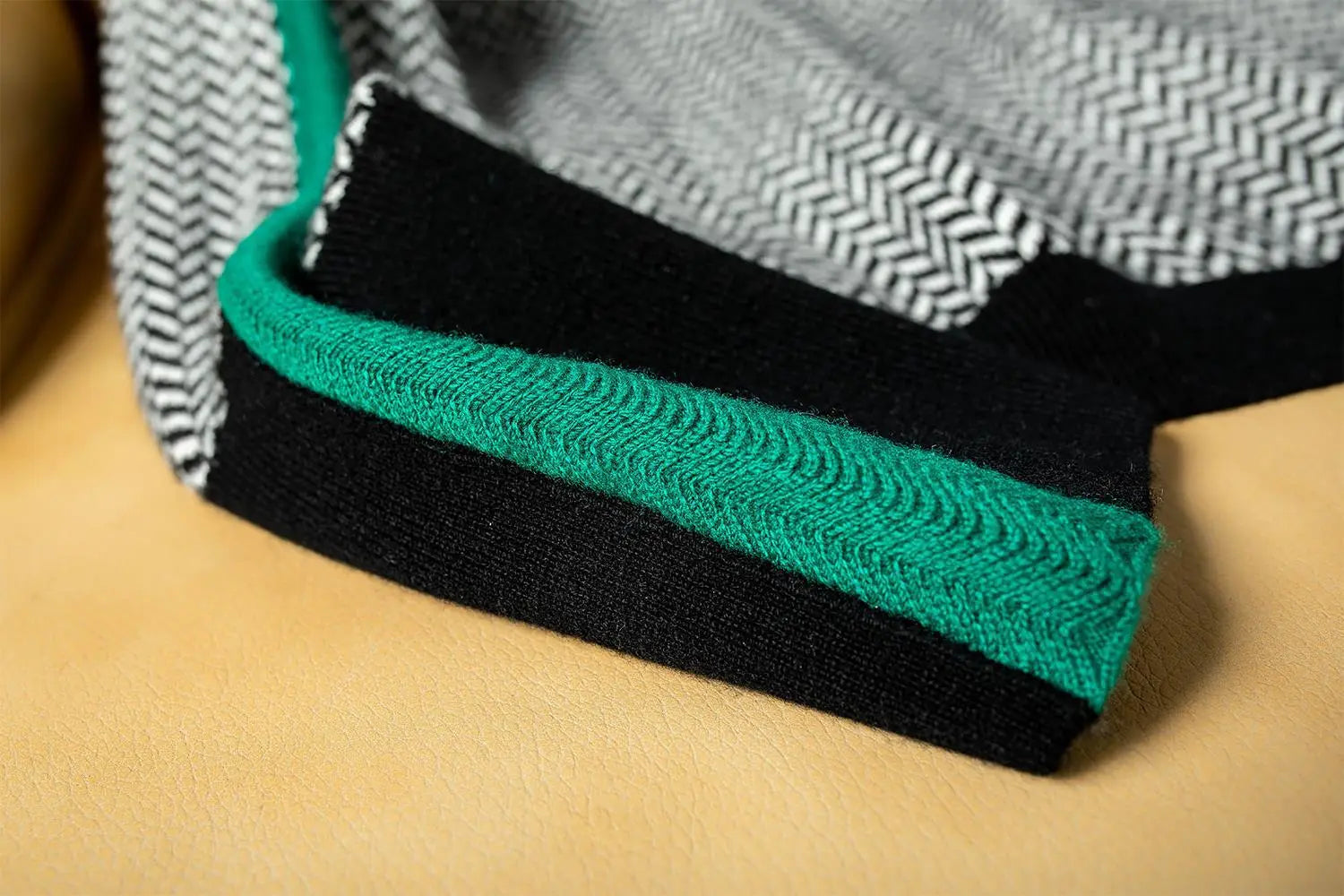 Mira | Stripete Genser