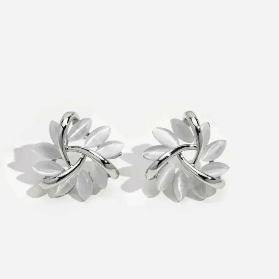 Hesper - Elegante og Eksklusive Opal Petal Circle Stud Øredobber i Gull